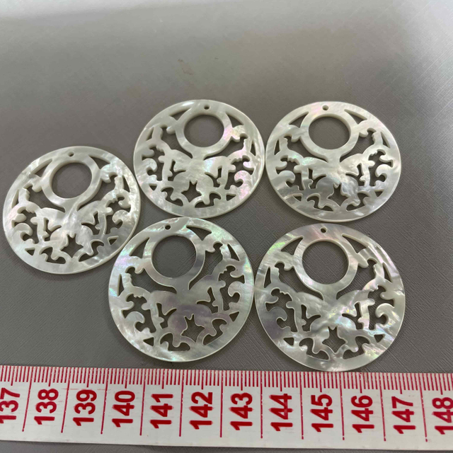 Natural Mother of pearl round shape earrings design cutting hollow style big pendant for DIY design using white shell butterfly