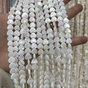 Natural Mother of pearl heart shape cutting necklace small heart design for chain design bracelet white shell small jewelry parts