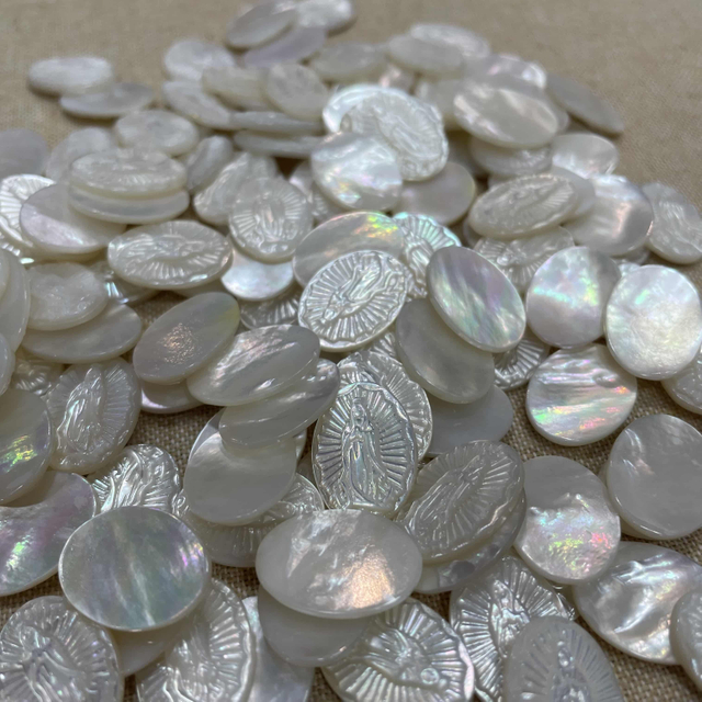 Natural Mother of pearl carving Guadalupe oval shape virgin pendant cutting image embossment design jesus and maria