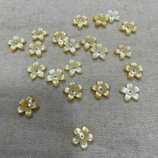 Natural Mother of pearl carving flower small beans jewelry making handmake cutting flower earring using parts yellow flower