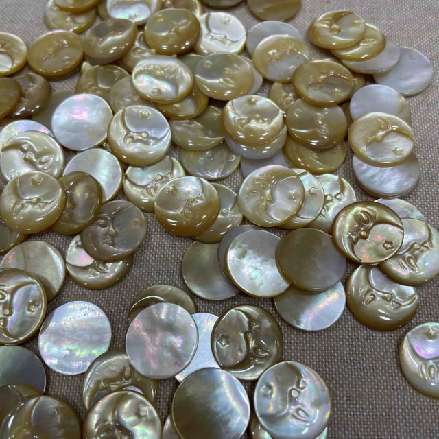 Natural Mother of pearl moon shape cutting round design image embossment cutting jewelry pendant yellow shell