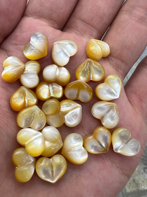 Natural Mother of pearl heart shape cabochon cutting bombe face pendant design making white shell necklace design jewelry