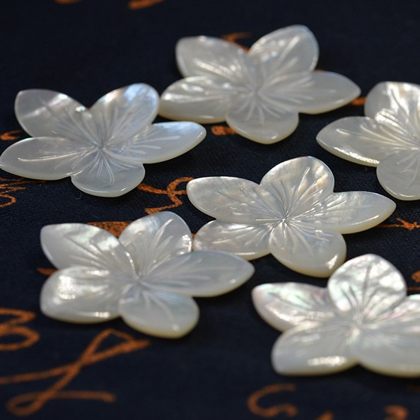 Natural Mother of pearl flower cutting for pendant white shell bracelet design jewelry making pin design necklack making design