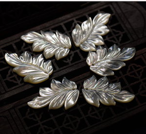 Natural Mother of pearl leaf shape carving big size pendant white shell cutting design handmakd style yellow leaf carving
