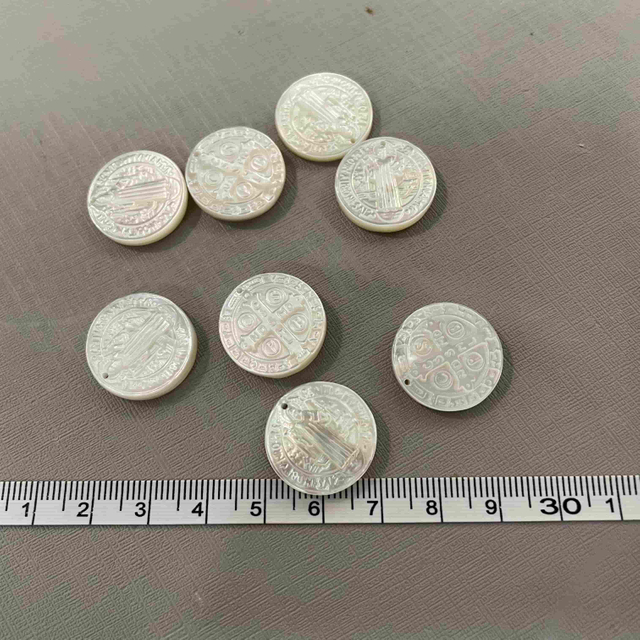 Natural Mother of pearl jesus cutting image round pendant design cross double face making embossment carving jewelry necklace