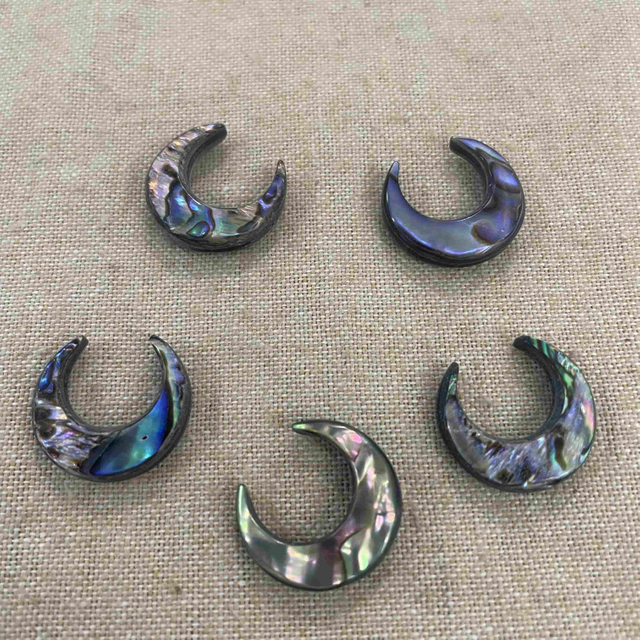 Natural Mother of pearl moon shape cutting jewelry making pendant design abalone shell cabochon design jewelry beads 