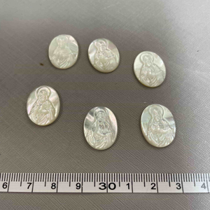 Natural Mother of pearl jesus image cutting oval shape white shell oval shape icons carving carmo pendant design making necklace 