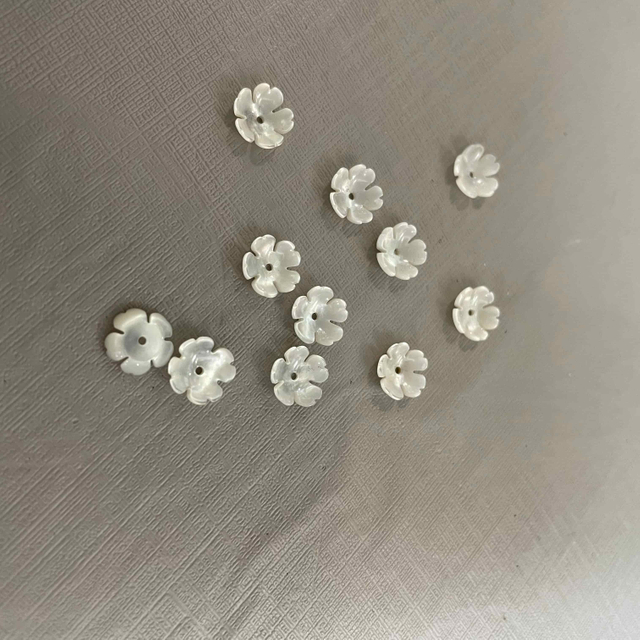 Natural Mother of pearl flower cutting design white shell earring making necklace design embossmen cabochon jewelry making 