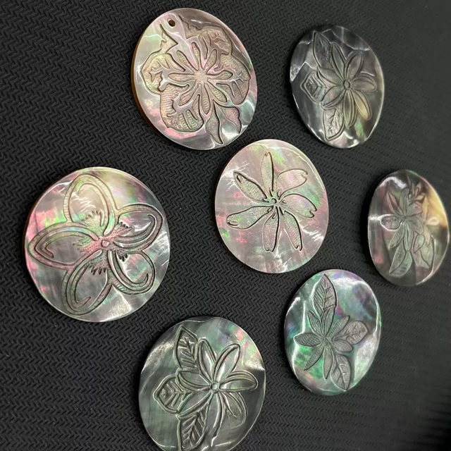 Natural Mother of pearl carving big size round pendant picture cutting black shell handmade design flower jewelry DIY parts