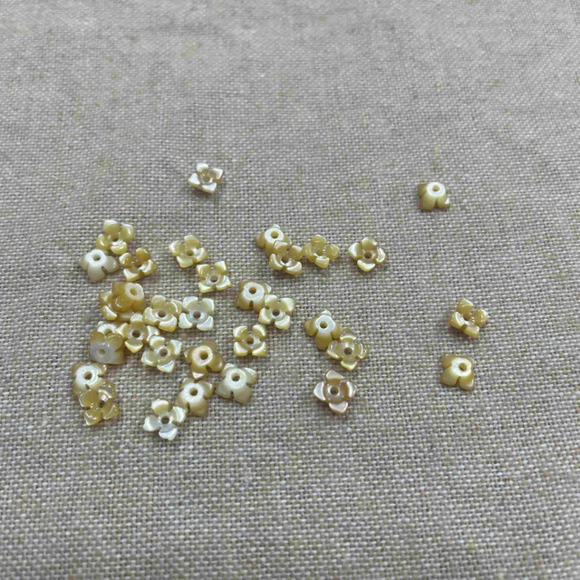 Natural Mother of pearl carving flower yellow color small size earring jewelry making clover shape flower cutting