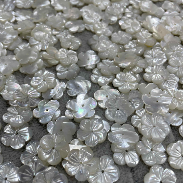 Natural Mother of pearl flowers cutting white shell pendant making jewelry design flower earrings DIY bracelet hand made style