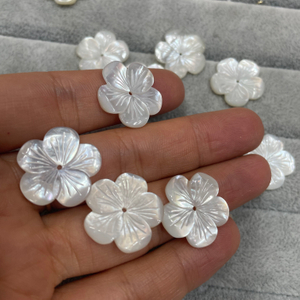 Natural Mother of pearl flower carving for earring for pendant new design shell white flowers mop