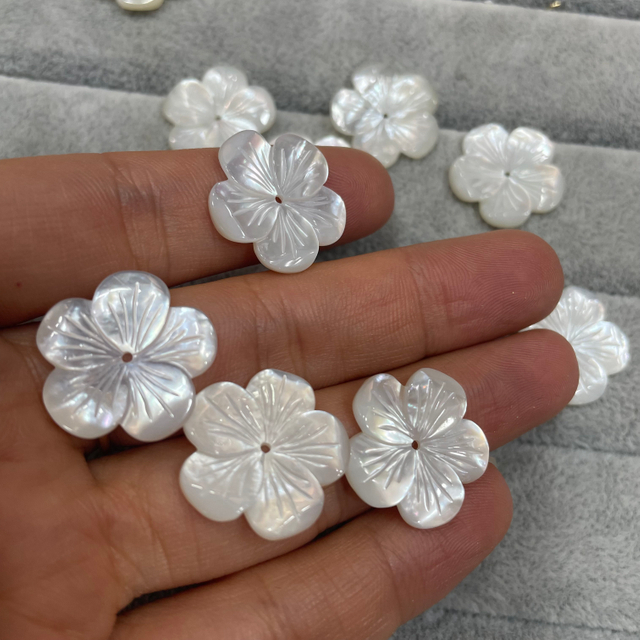 Natural Mother of pearl flower carving for earring for pendant new design shell white flowers mop