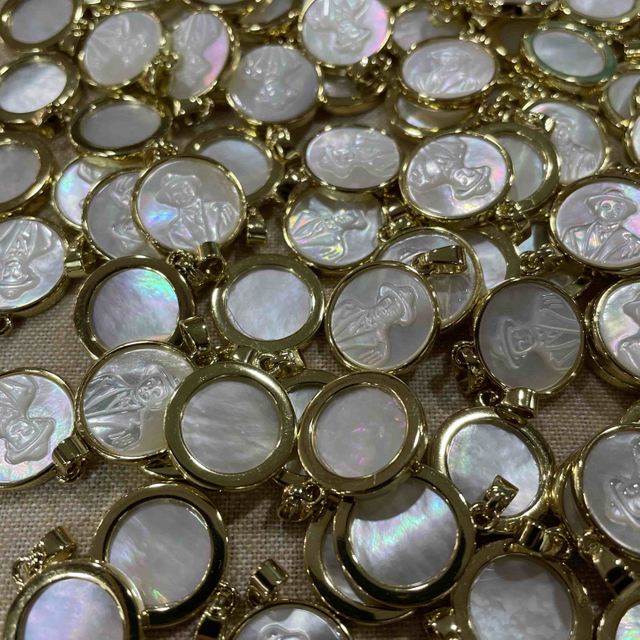 Natural Mother of pearl jesus image cameo design white shell embossment jewelry pendant making cabochon maria 