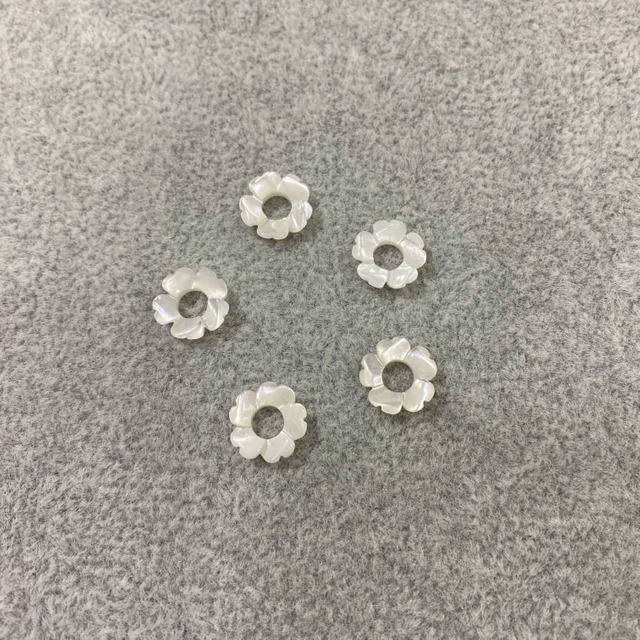 Mother of pearl carving flower jewelry parts shell beans nacar flower for earring for pendant 