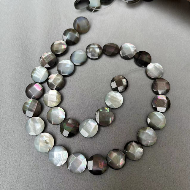 Natural Mother of pearl carving round bead cutting face double side black shell for necklace making cabochon design 