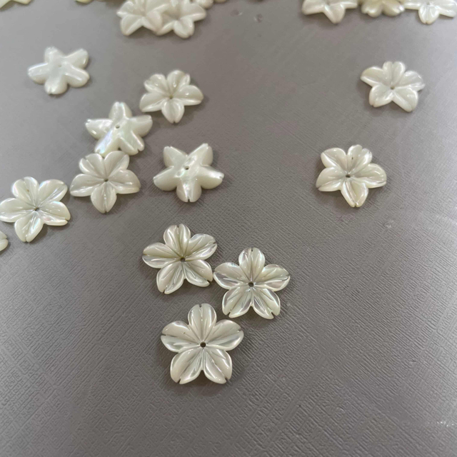 Natural Mother of pearl flower shape cutting earring design jewelry parts making white shell for pendant inlay design small flower