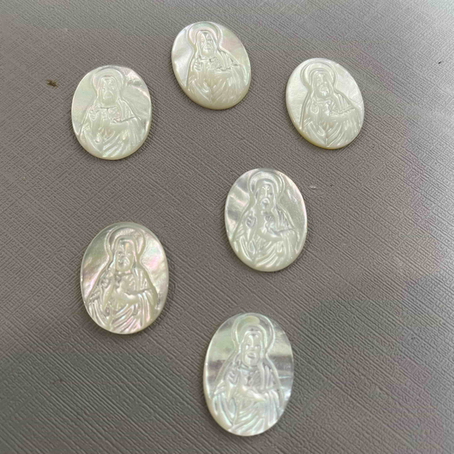 Natural Mother of pearl jesus image cutting oval shape white shell oval shape icons carving carmo pendant design making necklace 