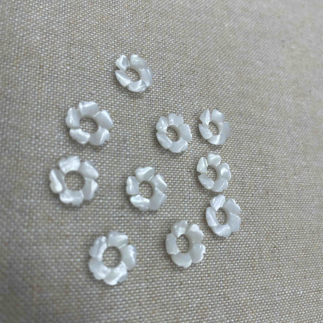 Natural Mother of pearl flower cutting white shell design for jewelry making embossment style carving 
