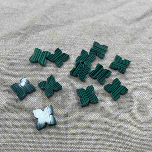 Malachite material clover shape green stone jewelry making inlay necklace plain design flower shape cutting