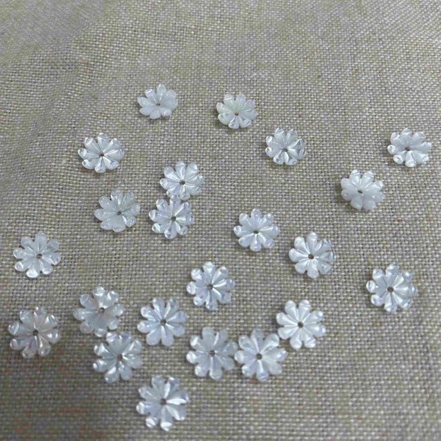 Natural Mother of pearl carving flower chrysanthemum earring making small size white flower jewelry parts 