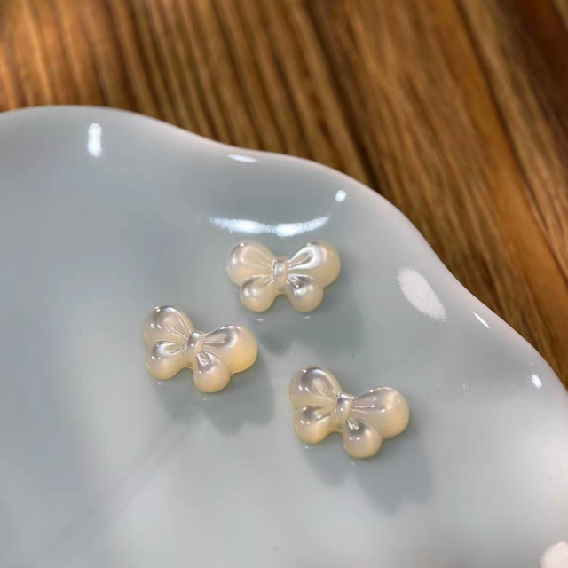 Natural Mother of pearl bow design cutting pretty beans for girls bracelet design making shiny parts small cabochon women jewelry 