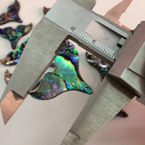 Natural Mother of pearl fish shape cutting cabochon jewelry pendant making tail shape abalone shell women necklace colorful