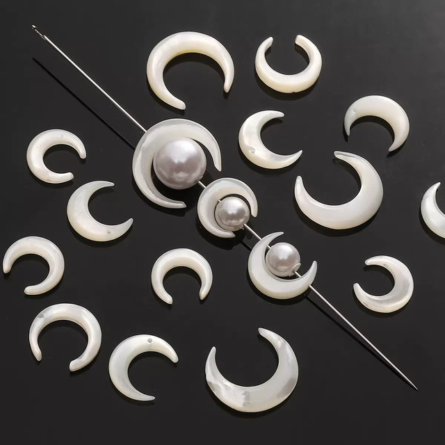 Natural Mother of pearl moon shape cabochon cutting jewelry design making female charm necklace design pendant using trendy