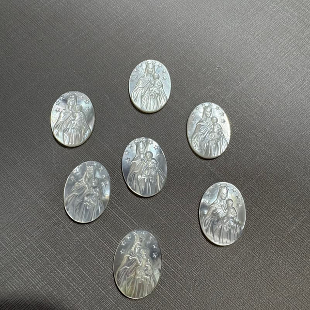 Natural Mother of pearl oval shape cutting women jewelry pendant making white shell inlay design small beans embossment