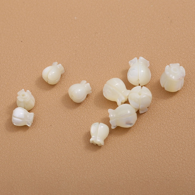 Natural Mother of pearl flower shape cutting white shell bracelet design small beans pretty things cabochon design embossment 
