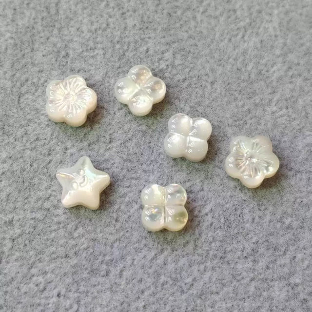 Natural Mother of pearl flower carving chain design parts small beads clover shape white shell necklace for women jewelry cutting