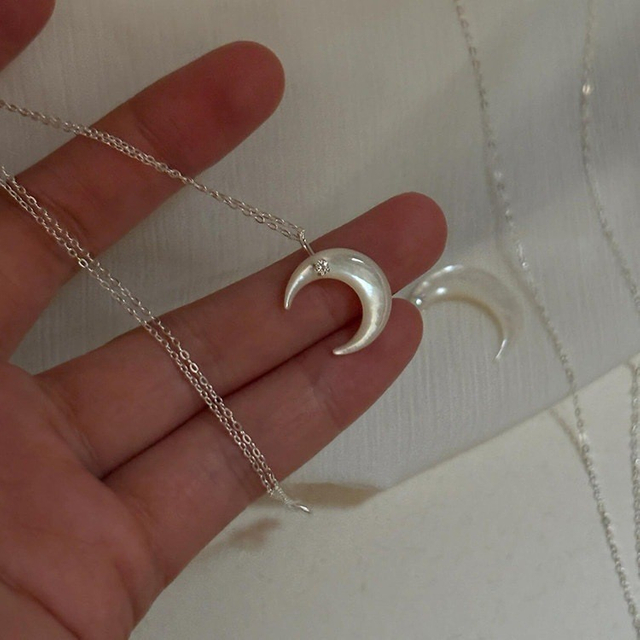 Natural Mother of pearl moon shape design for women nacklace design white shell beads by jewelry parts using chain design 