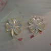 Natural Mother of pearl flower shape cutting for women jewelry making design clover shape lucky pretty things bracelet making DIY