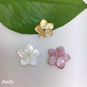 Natural Mother of pearl flower shape cutting women pendant design fashion yellow shell necklace design using colorful cabochon 