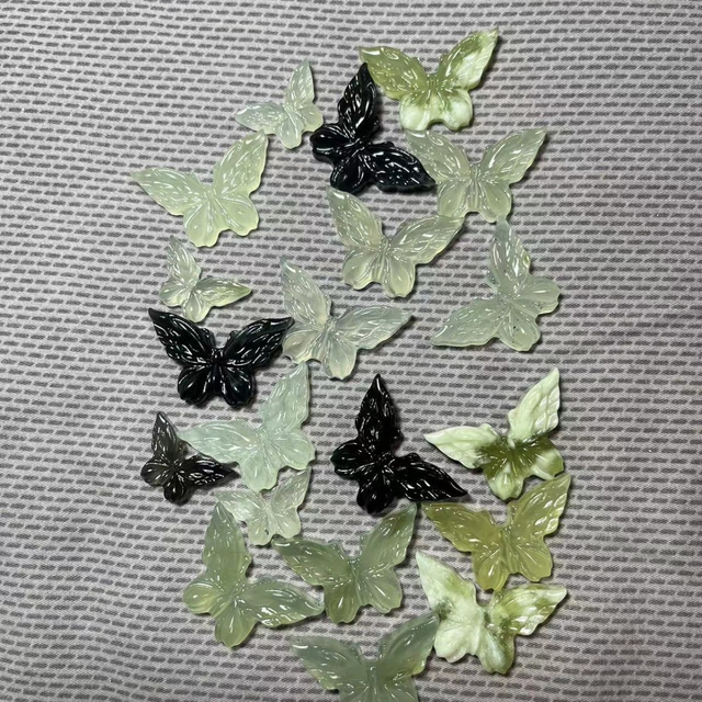 Natural Mother of pearl butterfly shape cutting agate stone jewelry pendant design necklace making jade animal shape carving 