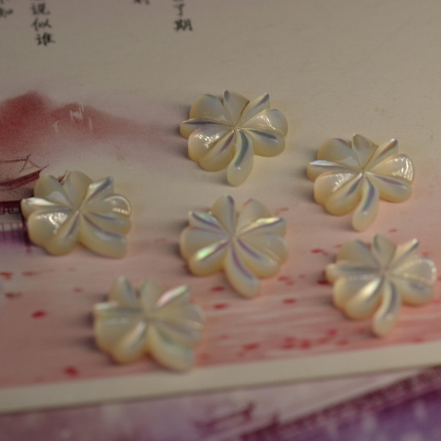Natural Mother of pearl flower shape cutting for women jewelry making design clover shape lucky pretty things bracelet making DIY
