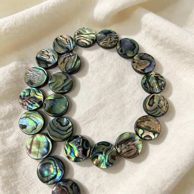 Natural Mother of pearl round shape cutting abalone shell bracelet design plain face for women necklace parts colorful icons carving