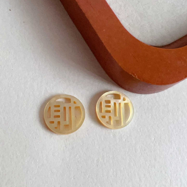 Natural Mother of pearl hollow design round rings for women bracelet making small beans yellow shell little things flat cutting 