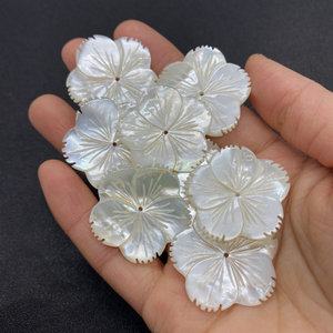 Natural Mother of pearl flower design cutting for women jewelry making brooch design small beans white shell rings making fashion