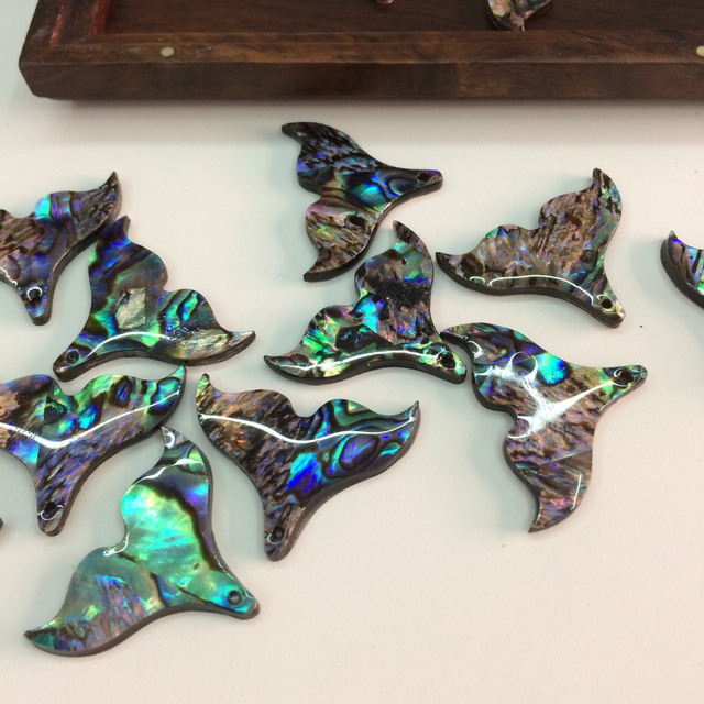 Natural Mother of pearl fish shape cutting cabochon jewelry pendant making tail shape abalone shell women necklace colorful