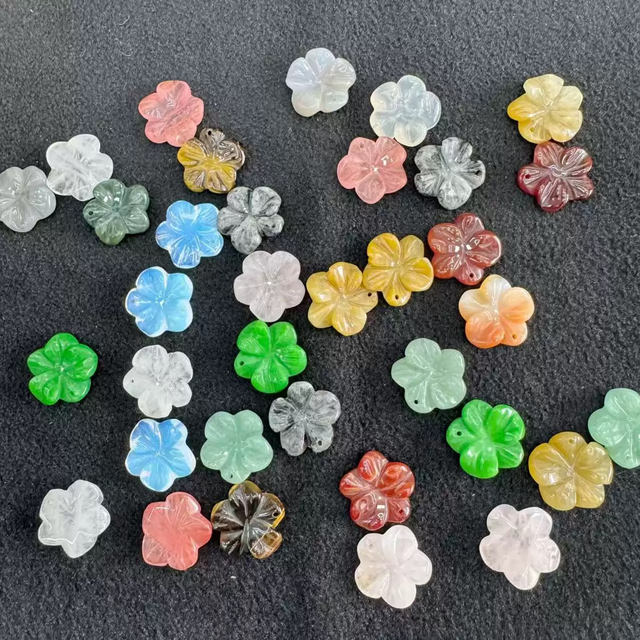Natural Mother of pearl flower shape cutting by handmade green aventurine for necklace making yellow jade women rings design