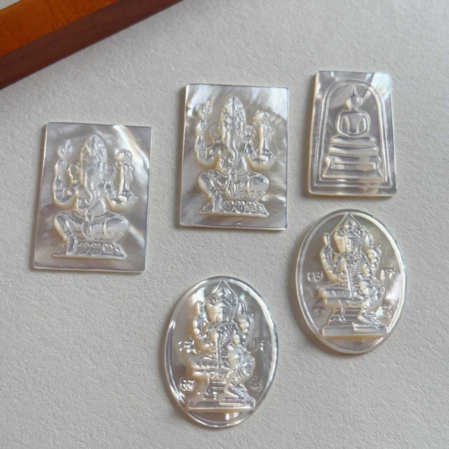 Natural Mother of pearl image cutting for pendant making bigger size embossment design women jewelry white shell animal 