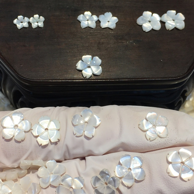 Natural Mother of pearl flower design carving girl jewelry making DIY white shell necklace beans small parts pretty things small cabochon