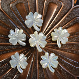 Natural Mother of pearl flower shape cutting for women jewelry making design clover shape lucky pretty things bracelet making DIY